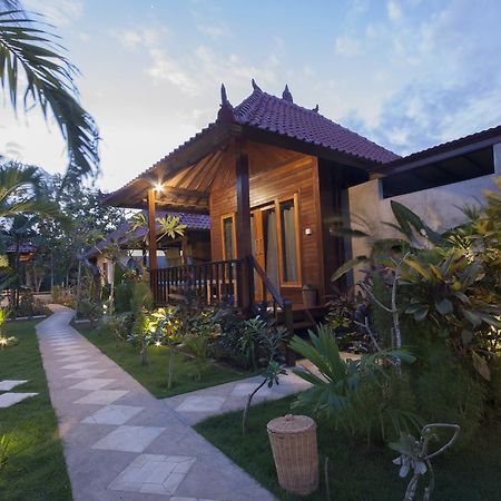 Amora Hut's Hotel Nusa Lembongan  Bagian luar foto